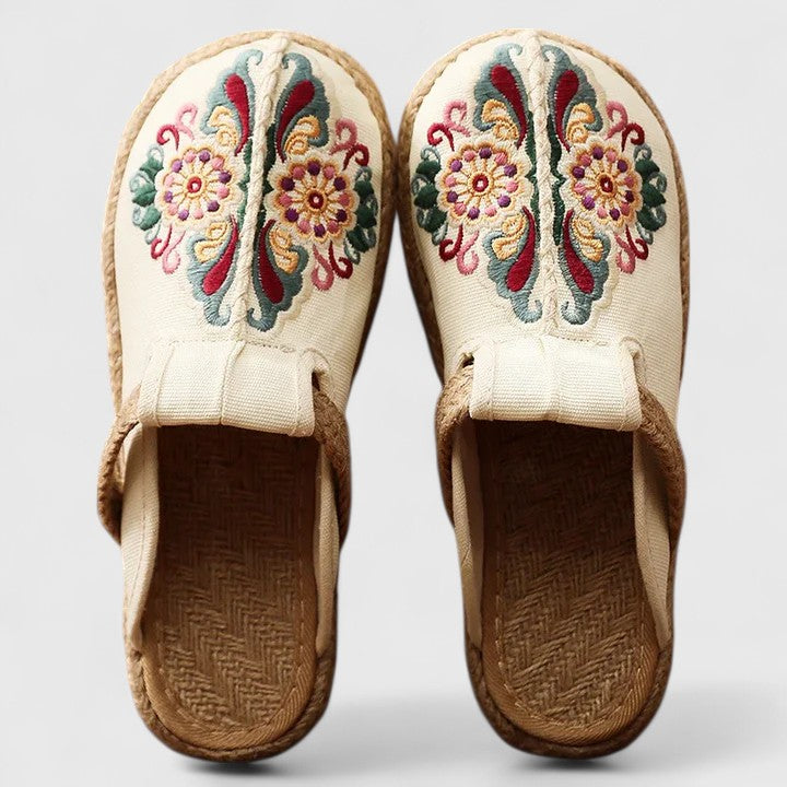 Clarize - Geborduurde platte sandalen
